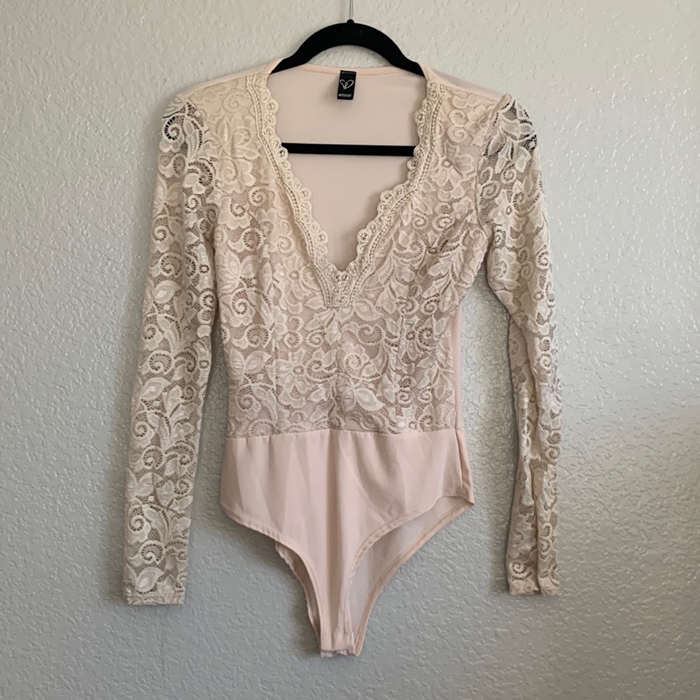 Windsor cream long sleeve v neck lace bodysuit